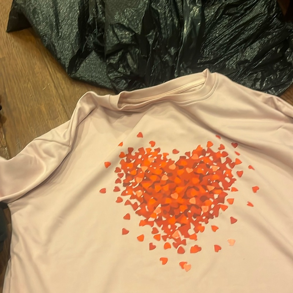 Cute little lightweight shirt perfect for Valentine’s Day ❤️